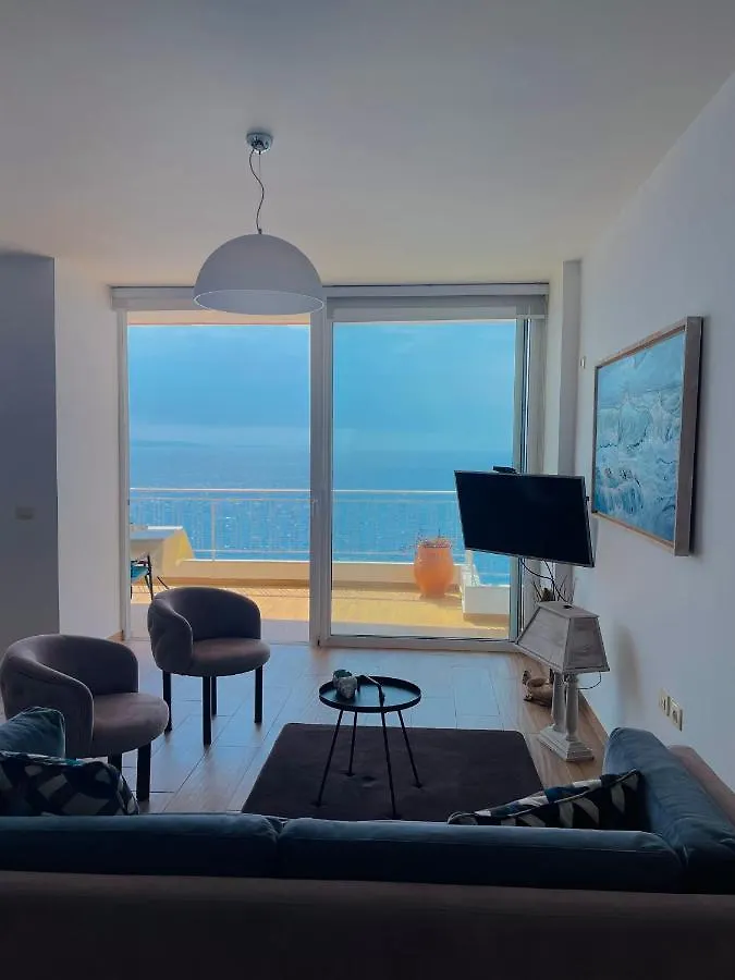 Beachfront Luxe Apartment Sarandë