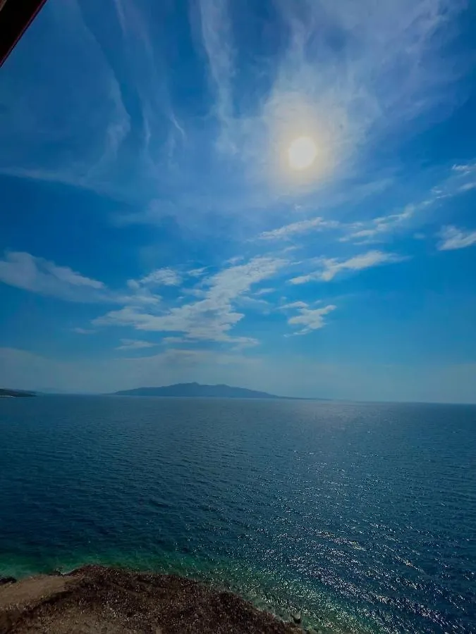 Beachfront Luxe Apartment Sarandë 0*,  Albania