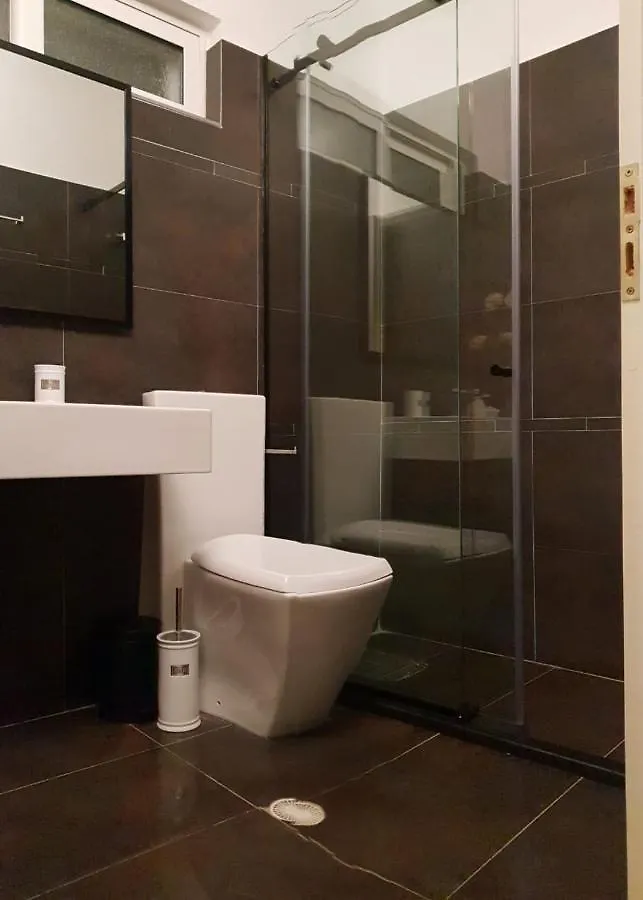 Beachfront Luxe Apartment Saranda Albánia