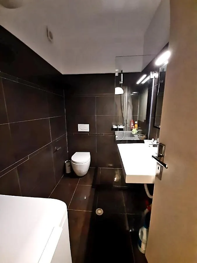 Beachfront Luxe Apartment Saranda