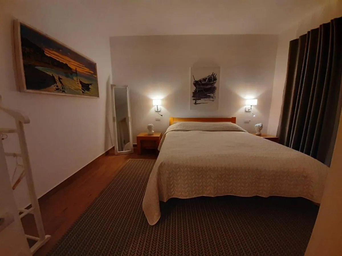 Beachfront Luxe Apartment Sarandë
