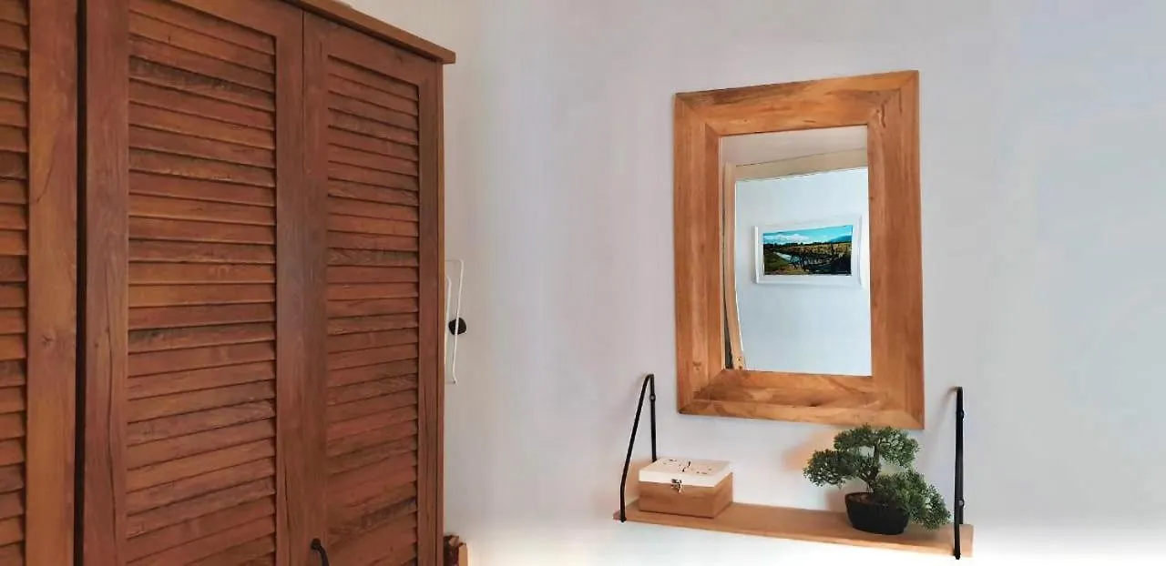 Beachfront Luxe Apartment Saranda 0*,  Albánia