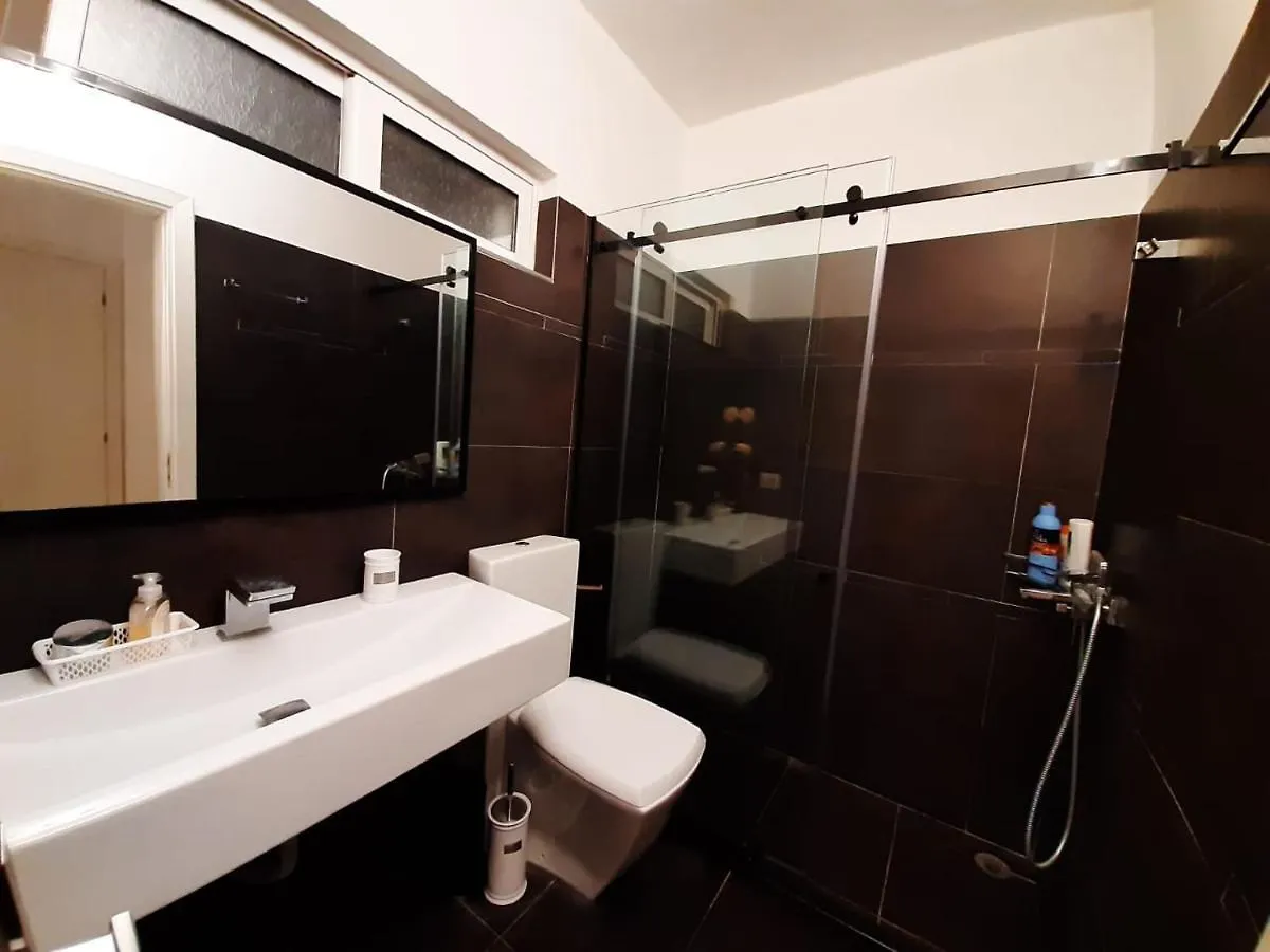 Beachfront Luxe Apartment Saranda 0*,  Albánia