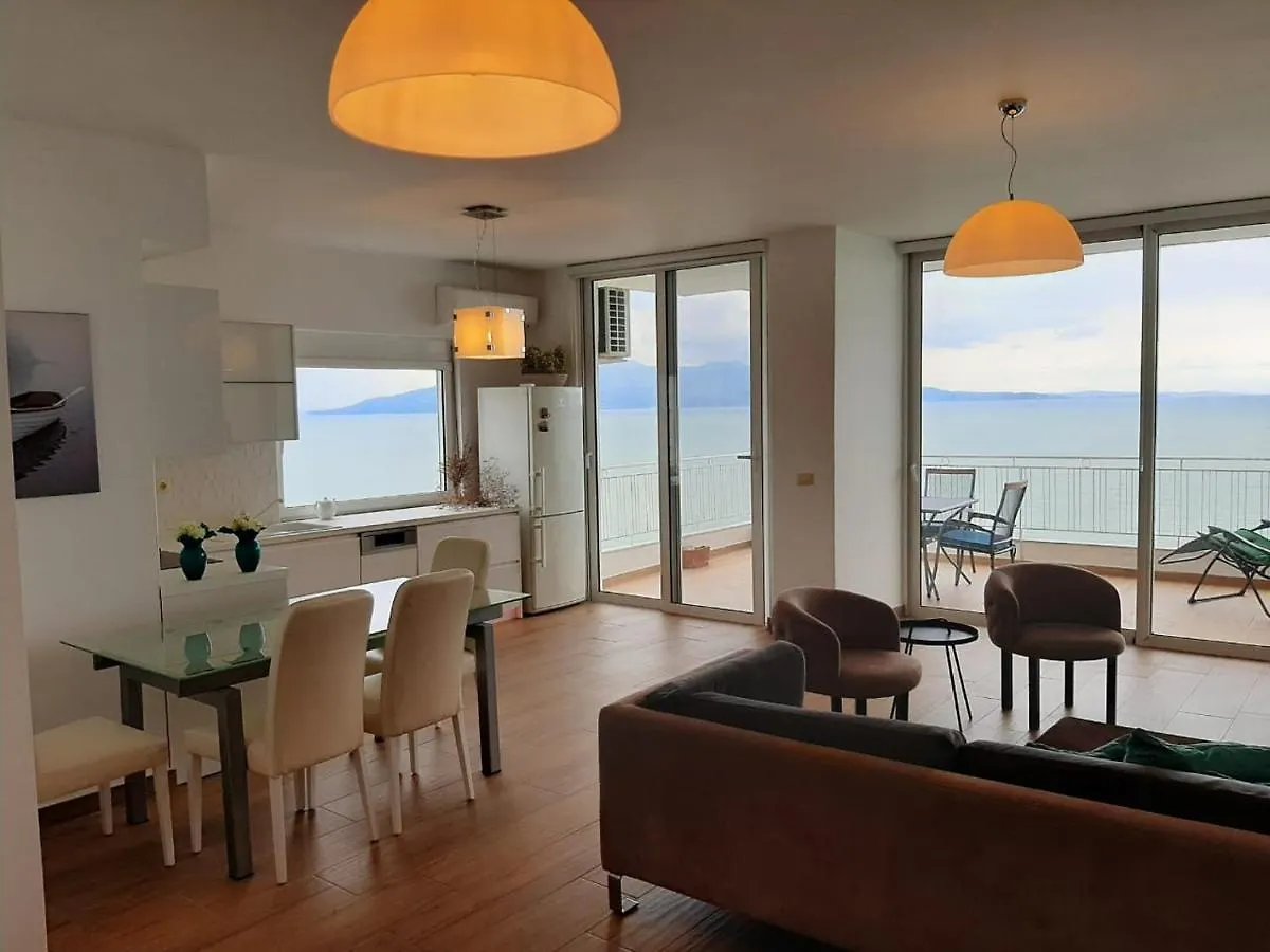 Beachfront Luxe Apartment Sarandë Albania
