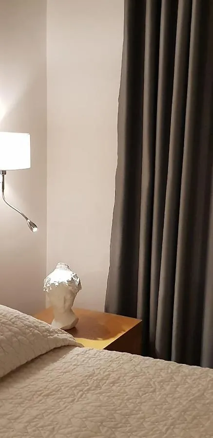 Beachfront Luxe Apartment Saranda 0*,