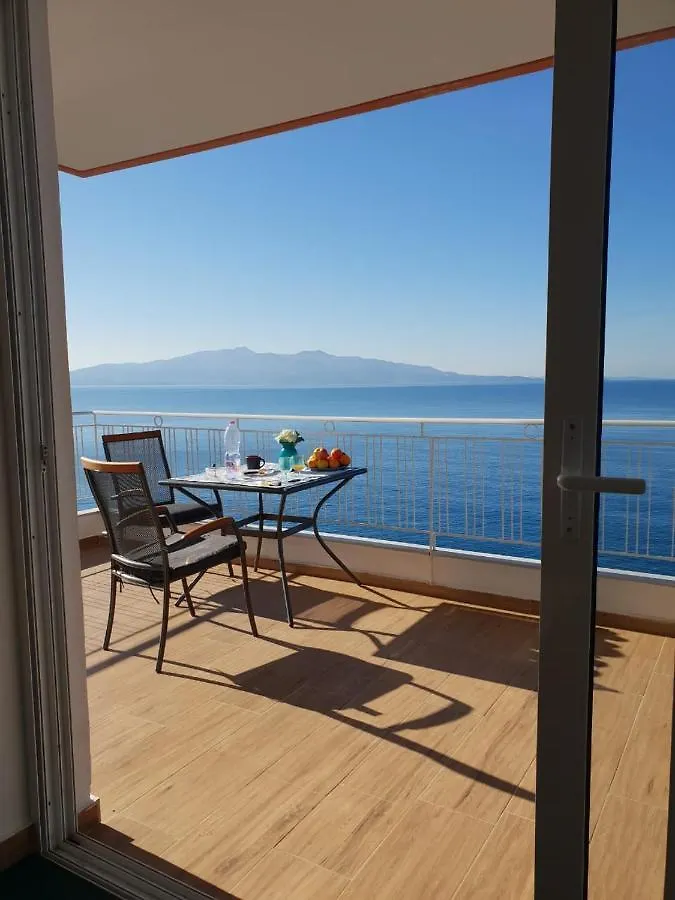 Beachfront Luxe Apartment Saranda